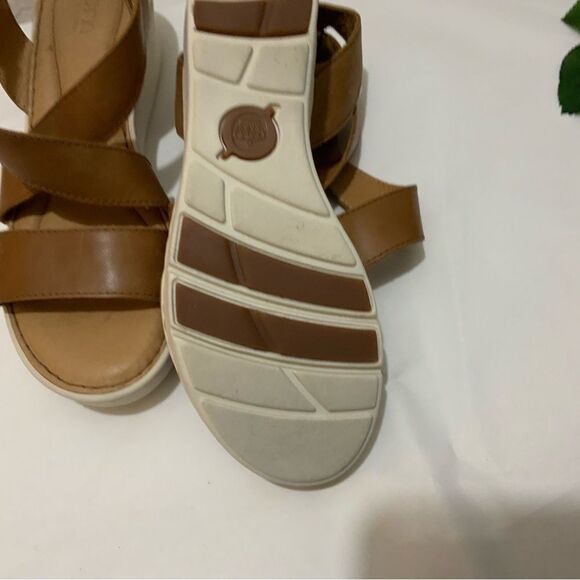 New Born Leather Criss Cross Tan Sandals Size 9  strappy  hook loop - Picture 9 of 9